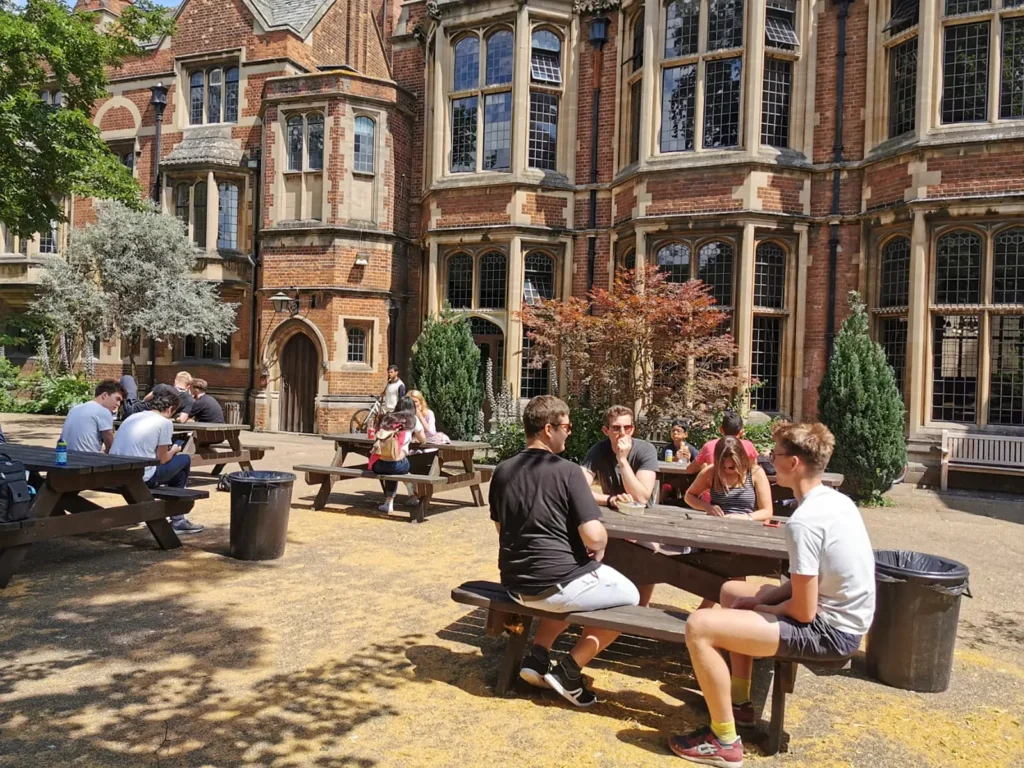 Lunch in a college garden